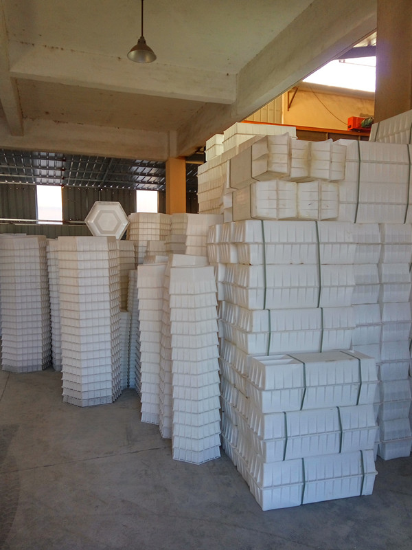 Moldes dos tijolos da proteção da inclinação dos moldes do bloco da parede de retenção do cimento - bloco do ângulo